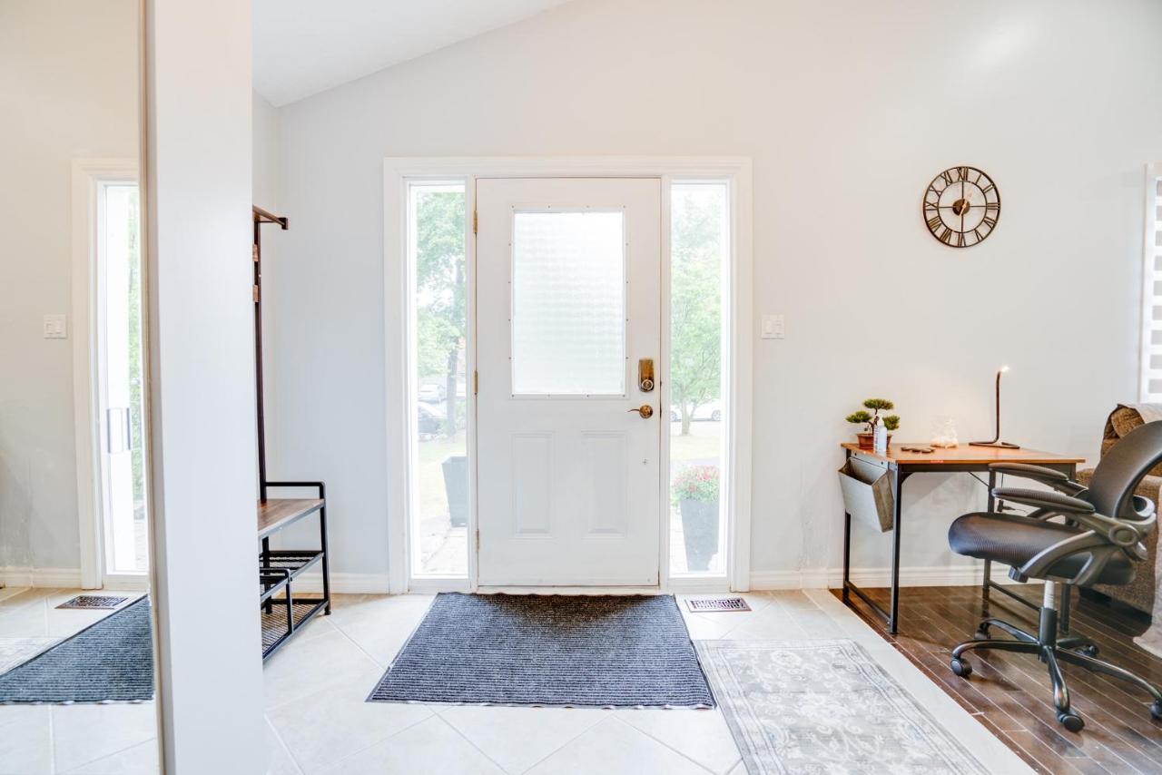 פיקרינג Furnished Family Home Near Toronto - Great Location Game Room - Backyard - Parking & Self Checkin מראה חיצוני תמונה
