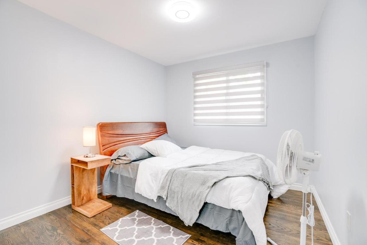 פיקרינג Furnished Family Home Near Toronto - Great Location Game Room - Backyard - Parking & Self Checkin מראה חיצוני תמונה